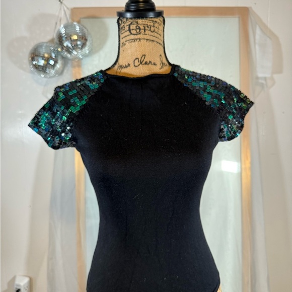 Beautiful sleeve sequence shirt - Picture 1 of 4